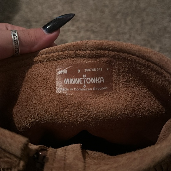 🪶 Minnetonka Boots 🤎 - Picture 5 of 5